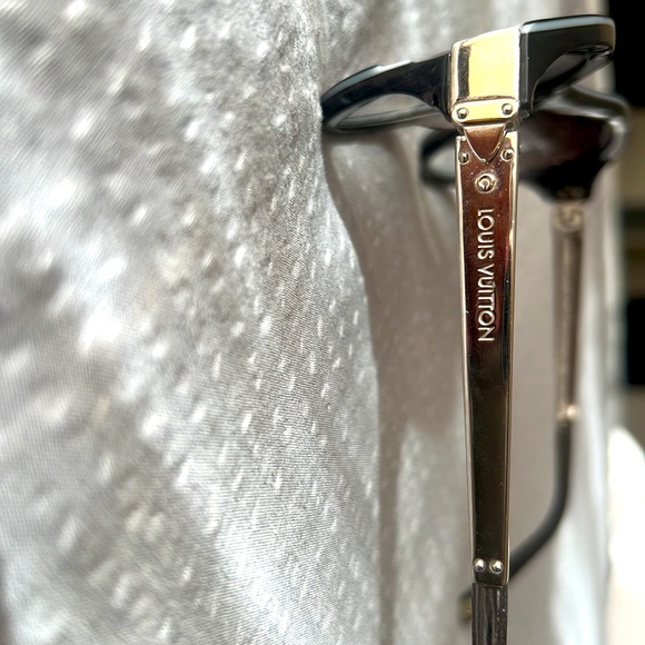 Louis Vuitton Sunglasses - Picture 5 of 5
